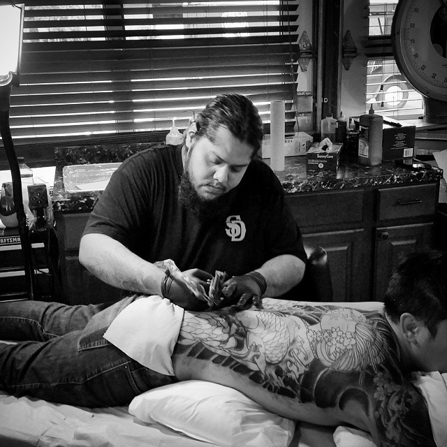@gust_razotattoos working on a back piece. #tattoo #tattoos #remington #remingtontottoo #gust #gustrazotattoos #northpark #30thst #sandiegotattoo #sandiegoartist #sandiego