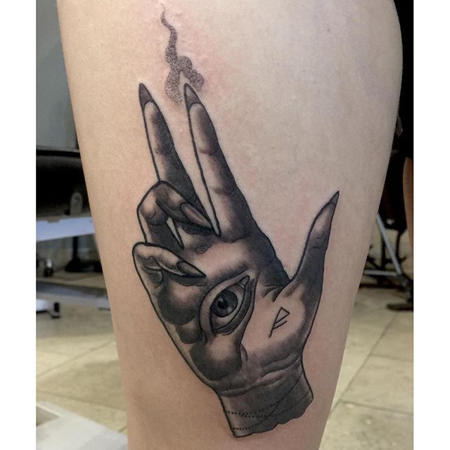 Hand of Glory apprentice tattoo, one shot, one hour and 45 minutes by Jasmine Worth @jasmineworth Please contact Jasmine at JasmineWorthTattoos@gmail.com if you are interested in getting a piece from her. #darkart #darkartists #darktattoo #handofglory #handofglorytattoo