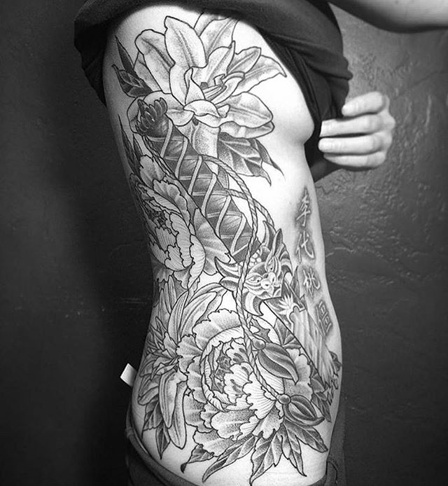 Tattoo by @gust_razotattoos #flowertattoo #ribcagetattoo #ribtattoo #swordtattoo #sandiegotattooartist #sandiegotattoo #sandiegotattooshop #northpark #sandiego