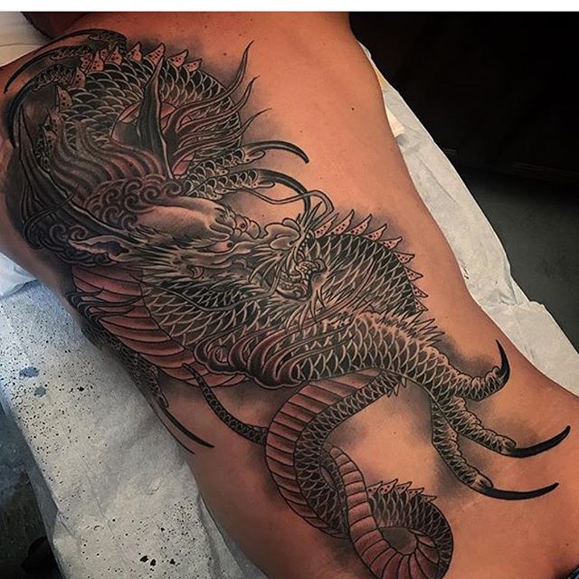 This #japanesestyle #dragontattoo done by @alessioricci @remingtontattoo #sandiegotattooartist #sd #sandiego #remingtontattoo #backtattoo